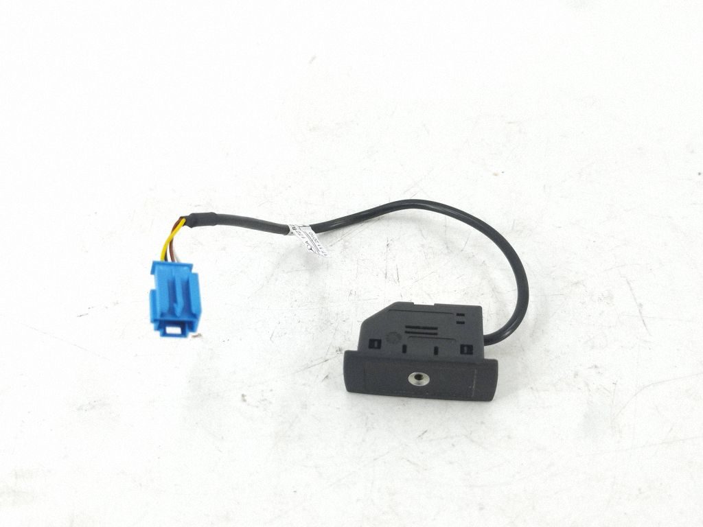 Conector AUX Mercedes-Benz C W204 A1728200815